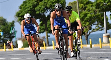 400 triatlet Beylikdüzü’nde mücadele etti