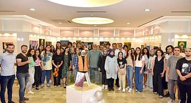 Gençlik Gemisi'nde Yıl Sonu Sergisi Açıldı