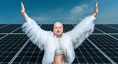 TUBA ERGİN KOLEKSİYONLARINDA SÜRDÜRÜLEBİLİR MODA ANLAYIŞINA DİKKAT ÇEKİYOR