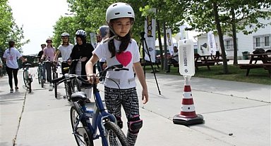 Yaşa takılmadılar bisiklet kullanmayı öğrendiler