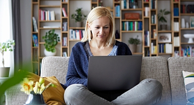 EVDEN ÇALIŞMA BEL VE BOYUN PROBLEMLERİNİ ARTTIRDI