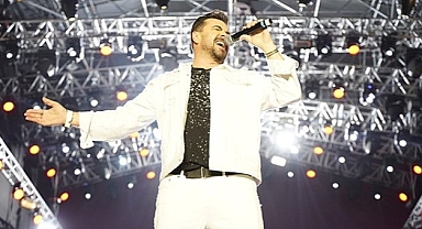 İstanbul Festivali'nde 75 bin kişilik 90'lar partisi