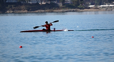 Kürekte dünya 3'üncülüğü