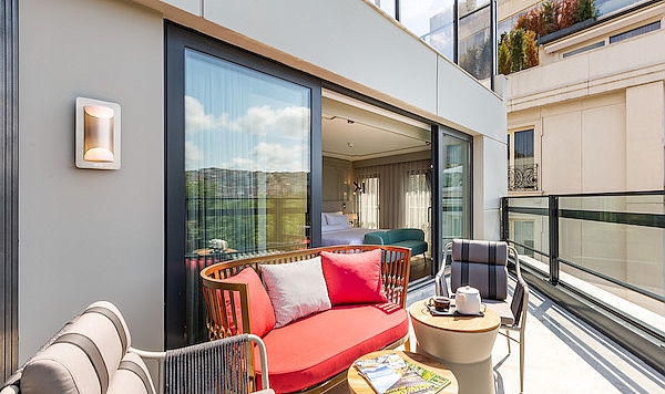 Oteller virüslerle savaşmanın yolunu ileri teknolojilerde buldu