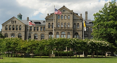 Türk gençlere yurt dışındaki üniversitelerden rekor düzeyde kabul ve burs sağlandı