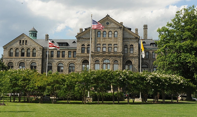Türk gençlere yurt dışındaki üniversitelerden rekor düzeyde kabul ve burs sağlandı