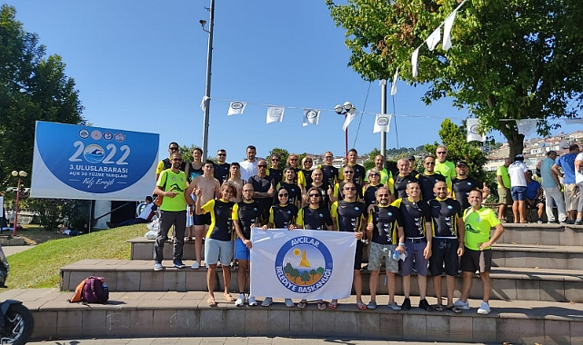 Uluslararası Yüzme Yarışları'nda 13 Kupa Avcılar'ın