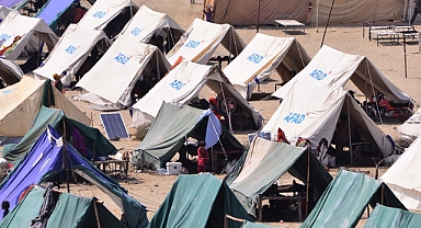 AFAD, ülkenin çeşitli şehirlerinde yardım çalışmalarını sürdürüyor.