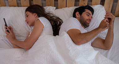 Başkalarının hayatlarını neden merak ediyoruz?