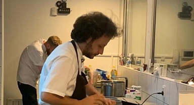 Danimarka'da Michelin yıldızlı bir restoranda çalışan Türk şef Buğra Özdemir, 