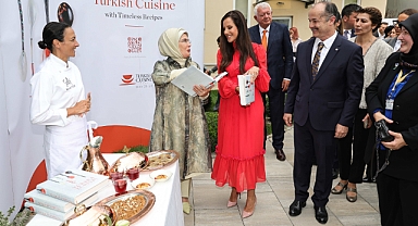 Emine Erdoğan, Belgrad YEE’de 'Asırlık Tariflerle Türk Mutfağı' Kitabının Tanıtım Etkinliğine Katıldı
