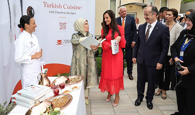 Emine Erdoğan, Belgrad YEE’de 'Asırlık Tariflerle Türk Mutfağı' Kitabının Tanıtım Etkinliğine Katıldı