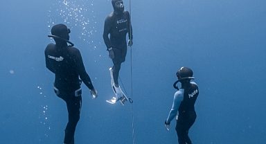 MİLLİ SERBEST DALIŞÇI RÜSTEM DERİN’DEN TÜRKİYE REKORU