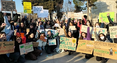 Z kuşağı Küresel İklim Grevi için sokağa çıkıyor!