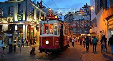 EVRENSEL BİLİM KURGU VE FANTASTİK FİLM FESTİVALİ’NİN DİJİTAL SANAT SERGİSİYLE BEYOĞLU SOKAKLARI DONATILDI