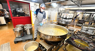 İzmir’de üniversite öğrencilerine yemek desteği bugün başlıyor