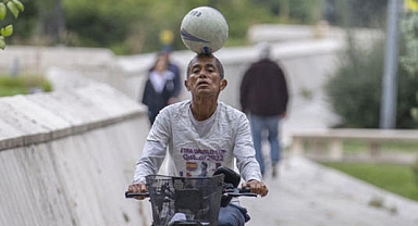 Kafasında topla 9 ülke geçti, şimdi Türkiye'de