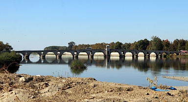 Meriç Nehri'ne kurulan santralde aralık itibarıyla elektrik üretilmesi hedefleniyor