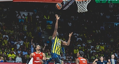Turkish Airlines EuroLeague'in açılış haftasında temsilcimiz Fenerbahçe Beko, Bayern Münih'i 74-62 yenerek sezona galibiyetle başladı.