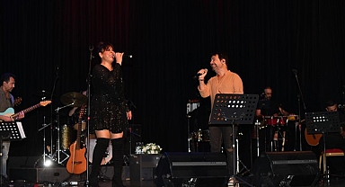 Üsküdar'da, 90'ların ünlü isimleri sahne aldı