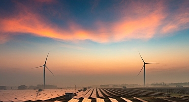 Yenilenebilir enerji kaynakları, fosil yakıtlardan elektrik üretimindeki artışı durdurdu