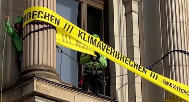 Çevrecilerden Almanya bakanlık binası önünde eylem