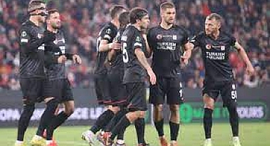 Demir Grup Sivasspor, grubunu lider tamamladı