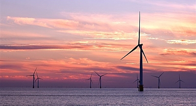 Dünyanın en büyük yüzen rüzgar türbini Çin'de üretildi