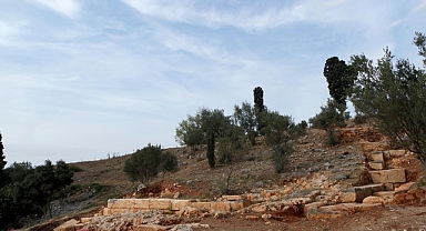 Gölyazı'daki 1900 yıllık antik tiyatro görünür hale geliyor