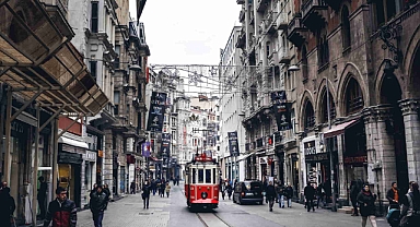 İstiklal’de sanat tekrar canlanıyor