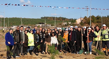 KUZEY MARMARA OTOYOLU GELECEĞE NEFES İÇİN 5 BİN FİDANI DAHA TOPRAKLA BULUŞTURDU