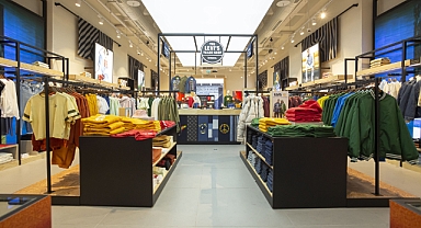 LEVI’S® TÜRKİYE’DEKİ İLK “PLATINUM” MAĞAZASINI AÇTI