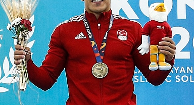 Millî sporcu Adem Asil,14.933 puanla altın madalya kazandı ve dünya şampiyonu oldu. 