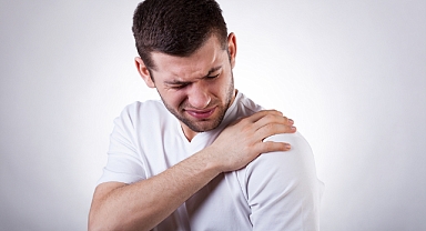 OMUZ AĞRILARI HAKKINDA BİLİNMESİ GEREKEN 5 ÖNEMLİ NOKTA