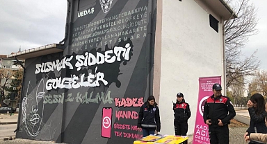 TRAFOLAR “SUSMAK ŞİDDETİ GÖLGELER” SÖZLERİYLE KADINA ŞİDDETE KARŞI UYARDI!