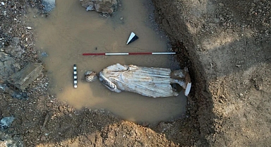 2 bin yıl öncesine ait heykel ve Yunan mitolojisi tanrılarının heykel başları bulundu