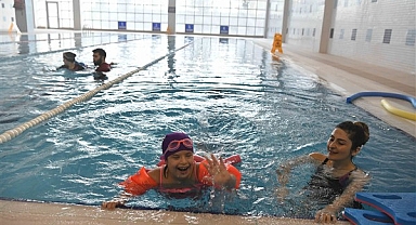 ABB’den down sendromlu çocuklar için yüzme kursu