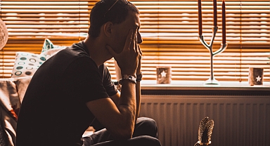 Ani başlayan göz ve baş ağrısı glokom habercisi olabilir