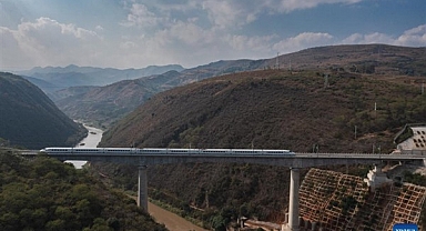 ASEAN’la ticareti artıracak yeni yüksek hızlı demir yolu hizmete girdi