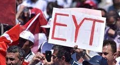 EYT ile emekli olacak vatandaşların 2023 yılı bütçesine maliyetinin 450 milyar lira civarında olması bekleniyor.