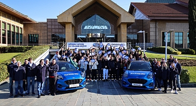 Ford Sürüş Akademisi 5. Kez Gerçekleşti: Şampiyon Pilotlar Gençleri Güvenli Sürüş Konusunda Bilinçlendirdi