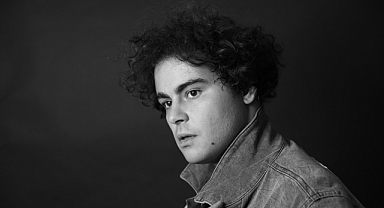 GENÇ MÜZİSYEN SAVAŞ ALP BAŞAR, İLK KONSERİYLE KADIKÖY THE WALL’DA! 