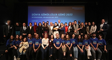 GÖNÜLLÜ GENÇLER DÜNYANIN GELECEĞİ İÇİN BİR ARAYA GELDİ