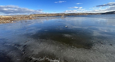 Kars Barajı Gölü dondu