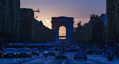 Paris'te 2 yıl sonra hava sıcaklığı ilk defa sıfırın üstüne çıkmadı