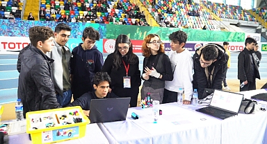 Robotik ve Kodlama Proje Şenliğinde Öğrenciler Yarıştı