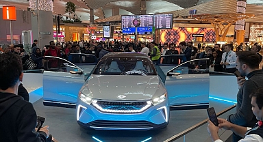 Togg Konsept Akıllı Cihazı İGA İstanbul Havalimanı’nda yolcularla buluşuyor