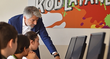 TÜRKİYE VODAFONE VAKFI, 2022’DE DE BİNLERCE ÇOCUK VE KADINI TEKNOLOJİYLE BULUŞTURDU