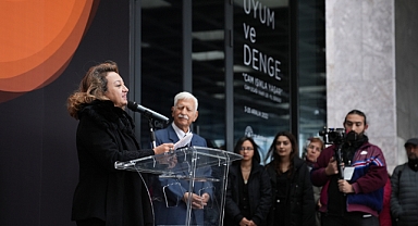 “UYUM VE DENGE: CAM IŞIKLA YAŞAR” SERGİSİ ATATÜRK KÜLTÜR MERKEZİNDE BAŞLADI