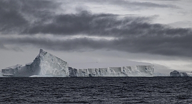Antarktika'dan Londra büyüklüğünde buz dağı koptu